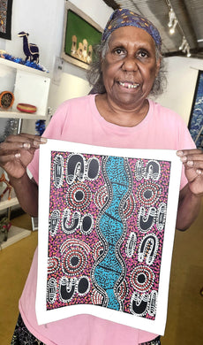 Lanita Numina - Women collect bush plum