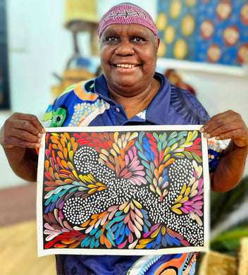 Women collect bush medicine at the waterholes